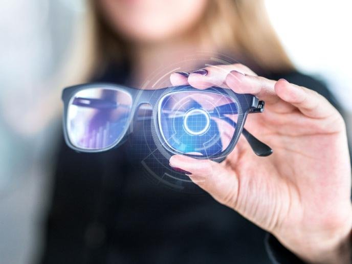 Smart Glasses for Enterprise Use: Key Features Your Team Needs